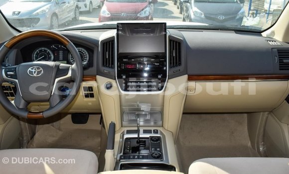 Acheter Import Voiture Toyota Land Cruiser Blanc à Import - Dubai, Ali Sabieh Region Acheter Import Voiture Toyota Land Cruiser Blanc à Import - Dubai, Ali Sabieh Region