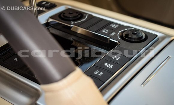 Acheter Import Voiture Toyota Land Cruiser Blanc à Import - Dubai, Ali Sabieh Region Acheter Import Voiture Toyota Land Cruiser Blanc à Import - Dubai, Ali Sabieh Region