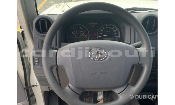 Acheter Import Voiture Toyota Land Cruiser Blanc à Import - Dubai, Ali Sabieh Region Acheter Import Voiture Toyota Land Cruiser Blanc à Import - Dubai, Ali Sabieh Region