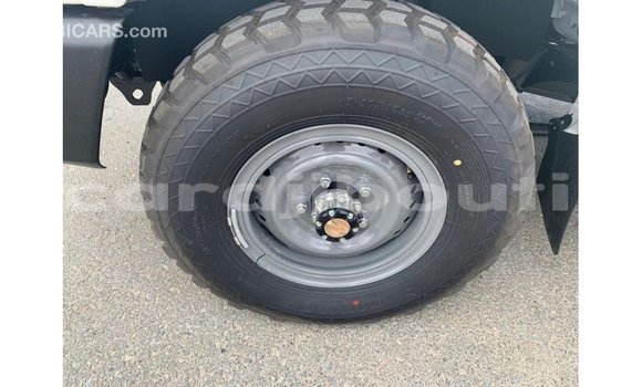 Acheter Import Voiture Toyota Land Cruiser Blanc à Import - Dubai, Ali Sabieh Region Acheter Import Voiture Toyota Land Cruiser Blanc à Import - Dubai, Ali Sabieh Region