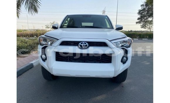 Acheter Import Voiture Toyota 4Runner Blanc à Import - Dubai, Ali Sabieh Region Acheter Import Voiture Toyota 4Runner Blanc à Import - Dubai, Ali Sabieh Region