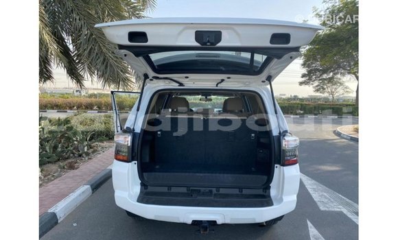 Acheter Import Voiture Toyota 4Runner Blanc à Import - Dubai, Ali Sabieh Region Acheter Import Voiture Toyota 4Runner Blanc à Import - Dubai, Ali Sabieh Region