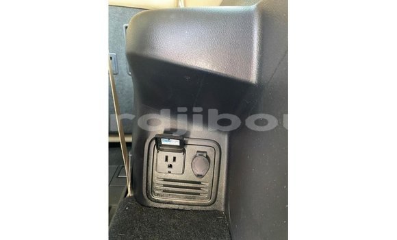 Acheter Import Voiture Toyota 4Runner Blanc à Import - Dubai, Ali Sabieh Region Acheter Import Voiture Toyota 4Runner Blanc à Import - Dubai, Ali Sabieh Region