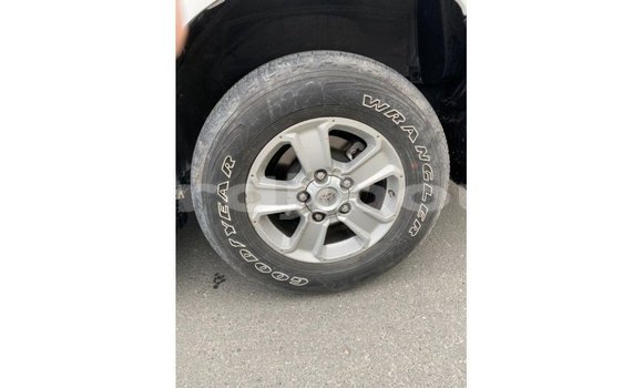 Acheter Import Voiture Toyota Sequoia Blanc à Import - Dubai, Ali Sabieh Region Acheter Import Voiture Toyota Sequoia Blanc à Import - Dubai, Ali Sabieh Region