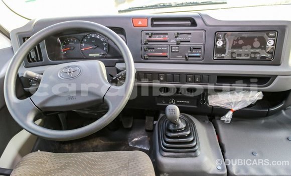 Acheter Import Voiture Toyota Coaster Blanc à Import - Dubai, Ali Sabieh Region Acheter Import Voiture Toyota Coaster Blanc à Import - Dubai, Ali Sabieh Region