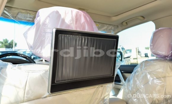 Acheter Import Voiture Toyota Land Cruiser Blanc à Import - Dubai, Ali Sabieh Region Acheter Import Voiture Toyota Land Cruiser Blanc à Import - Dubai, Ali Sabieh Region