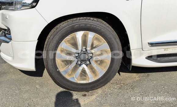 Acheter Import Voiture Toyota Land Cruiser Blanc à Import - Dubai, Ali Sabieh Region Acheter Import Voiture Toyota Land Cruiser Blanc à Import - Dubai, Ali Sabieh Region