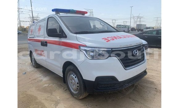 Acheter Import Voiture Hyundai Accent Blanc à Import - Dubai, Ali Sabieh Region Acheter Import Voiture Hyundai Accent Blanc à Import - Dubai, Ali Sabieh Region