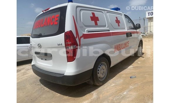 Acheter Import Voiture Hyundai Accent Blanc à Import - Dubai, Ali Sabieh Region Acheter Import Voiture Hyundai Accent Blanc à Import - Dubai, Ali Sabieh Region