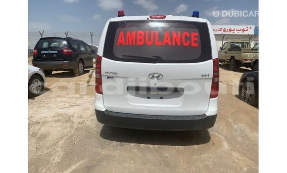 Acheter Import Voiture Hyundai Accent Blanc à Import - Dubai, Ali Sabieh Region Acheter Import Voiture Hyundai Accent Blanc à Import - Dubai, Ali Sabieh Region