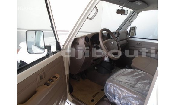 Buy Import Toyota Land Cruiser White Car in Import - Dubai in Ali Sabieh Region Buy Import Toyota Land Cruiser White Car in Import - Dubai in Ali Sabieh Region