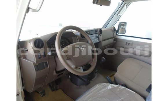 Buy Import Toyota Land Cruiser White Car in Import - Dubai in Ali Sabieh Region Buy Import Toyota Land Cruiser White Car in Import - Dubai in Ali Sabieh Region