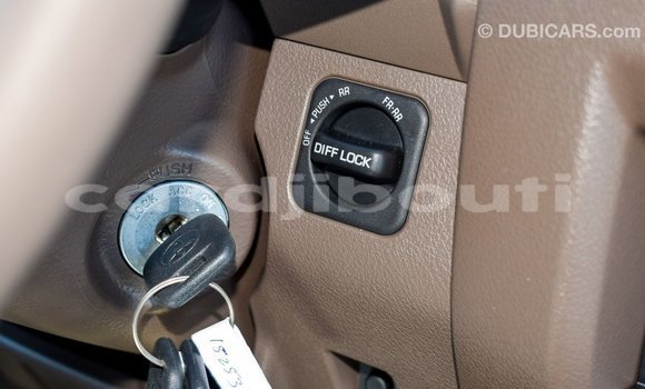 Acheter Import Voiture Toyota Land Cruiser Beige à Import - Dubai, Ali Sabieh Region Acheter Import Voiture Toyota Land Cruiser Beige à Import - Dubai, Ali Sabieh Region