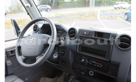 Buy Import Toyota Land Cruiser White Car in Import - Dubai in Ali Sabieh Region Buy Import Toyota Land Cruiser White Car in Import - Dubai in Ali Sabieh Region
