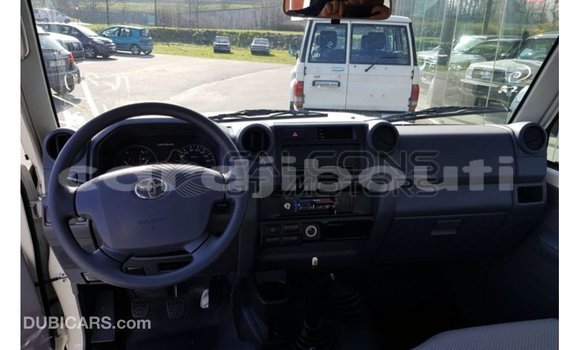 Buy Import Toyota Land Cruiser White Car in Import - Dubai in Ali Sabieh Region Buy Import Toyota Land Cruiser White Car in Import - Dubai in Ali Sabieh Region
