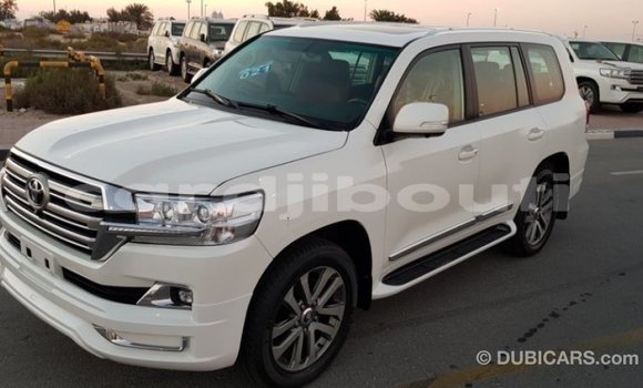 Buy Import Toyota Land Cruiser White Car in Import - Dubai in Ali Sabieh Region Buy Import Toyota Land Cruiser White Car in Import - Dubai in Ali Sabieh Region