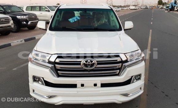 Buy Import Toyota Land Cruiser White Car in Import - Dubai in Ali Sabieh Region Buy Import Toyota Land Cruiser White Car in Import - Dubai in Ali Sabieh Region