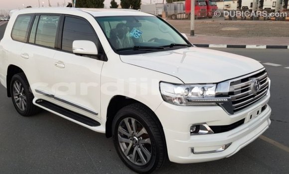 Buy Import Toyota Land Cruiser White Car in Import - Dubai in Ali Sabieh Region Buy Import Toyota Land Cruiser White Car in Import - Dubai in Ali Sabieh Region