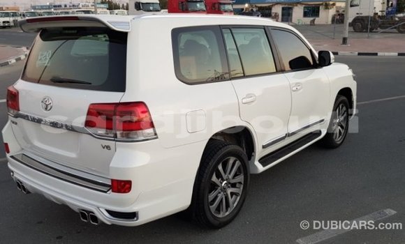 Buy Import Toyota Land Cruiser White Car in Import - Dubai in Ali Sabieh Region Buy Import Toyota Land Cruiser White Car in Import - Dubai in Ali Sabieh Region