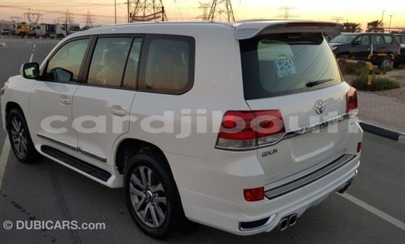 Buy Import Toyota Land Cruiser White Car in Import - Dubai in Ali Sabieh Region Buy Import Toyota Land Cruiser White Car in Import - Dubai in Ali Sabieh Region