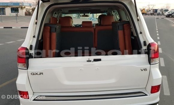 Buy Import Toyota Land Cruiser White Car in Import - Dubai in Ali Sabieh Region Buy Import Toyota Land Cruiser White Car in Import - Dubai in Ali Sabieh Region