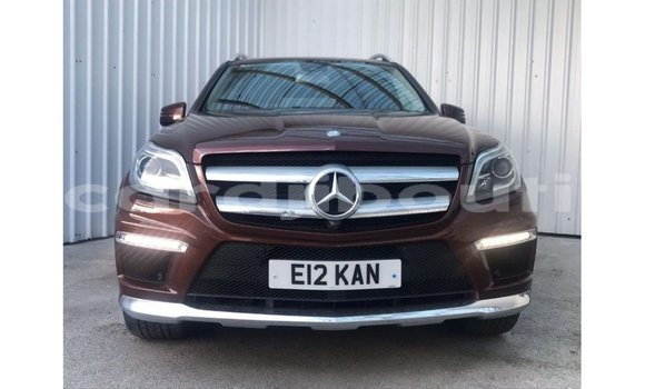 Acheter Import Voiture Mercedes-Benz 190 Rouge à Import - Dubai, Ali Sabieh Region Acheter Import Voiture Mercedes-Benz 190 Rouge à Import - Dubai, Ali Sabieh Region