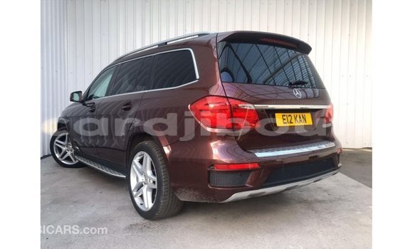 Acheter Import Voiture Mercedes-Benz 190 Rouge à Import - Dubai, Ali Sabieh Region Acheter Import Voiture Mercedes-Benz 190 Rouge à Import - Dubai, Ali Sabieh Region