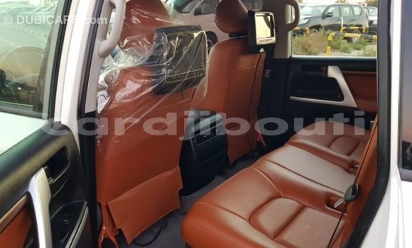 Buy Import Toyota Land Cruiser White Car in Import - Dubai in Ali Sabieh Region Buy Import Toyota Land Cruiser White Car in Import - Dubai in Ali Sabieh Region