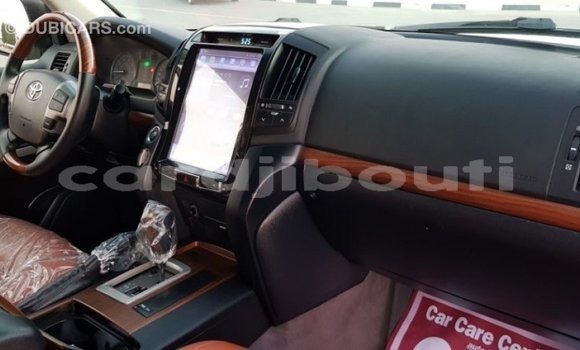 Buy Import Toyota Land Cruiser White Car in Import - Dubai in Ali Sabieh Region Buy Import Toyota Land Cruiser White Car in Import - Dubai in Ali Sabieh Region