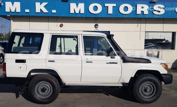 Buy Import Toyota Land Cruiser White Car in Import - Dubai in Ali Sabieh Region Buy Import Toyota Land Cruiser White Car in Import - Dubai in Ali Sabieh Region