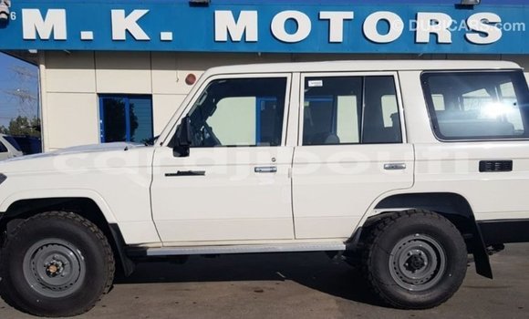 Buy Import Toyota Land Cruiser White Car in Import - Dubai in Ali Sabieh Region Buy Import Toyota Land Cruiser White Car in Import - Dubai in Ali Sabieh Region