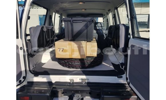 Buy Import Toyota Land Cruiser White Car in Import - Dubai in Ali Sabieh Region Buy Import Toyota Land Cruiser White Car in Import - Dubai in Ali Sabieh Region