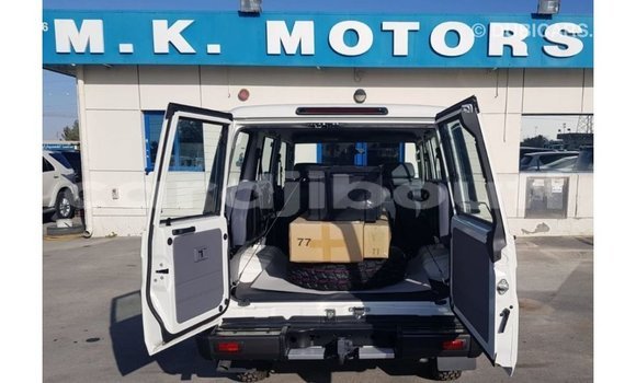 Buy Import Toyota Land Cruiser White Car in Import - Dubai in Ali Sabieh Region Buy Import Toyota Land Cruiser White Car in Import - Dubai in Ali Sabieh Region