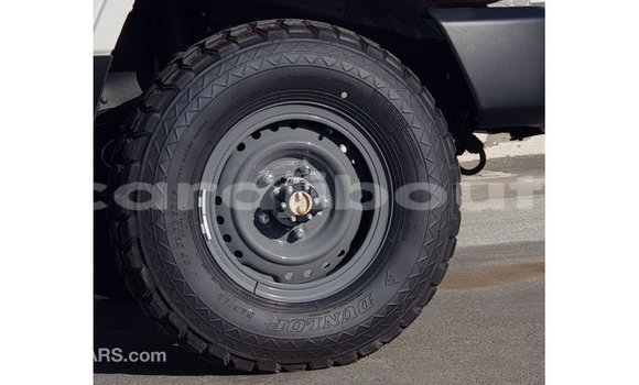 Buy Import Toyota Land Cruiser White Car in Import - Dubai in Ali Sabieh Region Buy Import Toyota Land Cruiser White Car in Import - Dubai in Ali Sabieh Region