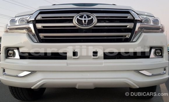 Buy Import Toyota Land Cruiser White Car in Import - Dubai in Ali Sabieh Region Buy Import Toyota Land Cruiser White Car in Import - Dubai in Ali Sabieh Region
