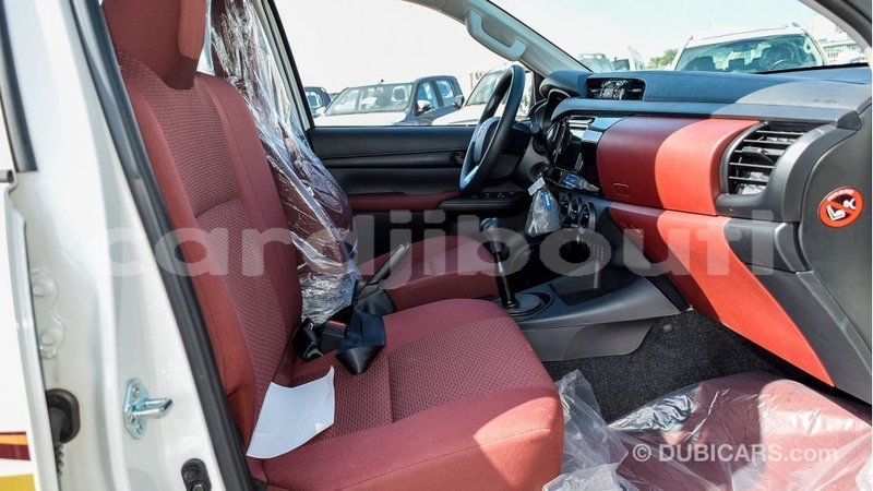 Big with watermark toyota hilux ali sabieh region import dubai 3181