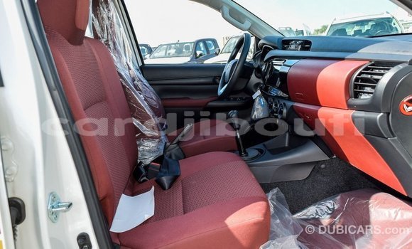 Acheter Import Voiture Toyota Hilux Blanc à Import - Dubai, Ali Sabieh Region Acheter Import Voiture Toyota Hilux Blanc à Import - Dubai, Ali Sabieh Region