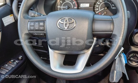 Acheter Import Voiture Toyota Hilux Blanc à Import - Dubai, Ali Sabieh Region Acheter Import Voiture Toyota Hilux Blanc à Import - Dubai, Ali Sabieh Region