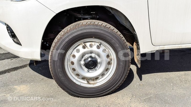 Big with watermark toyota hilux ali sabieh region import dubai 3181