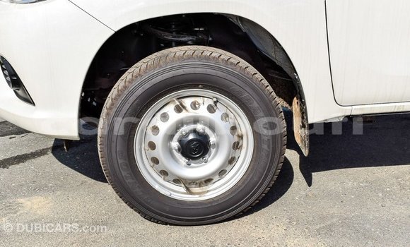 Acheter Import Voiture Toyota Hilux Blanc à Import - Dubai, Ali Sabieh Region Acheter Import Voiture Toyota Hilux Blanc à Import - Dubai, Ali Sabieh Region