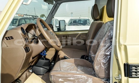 Acheter Import Voiture Toyota Land Cruiser Beige à Import - Dubai, Ali Sabieh Region Acheter Import Voiture Toyota Land Cruiser Beige à Import - Dubai, Ali Sabieh Region
