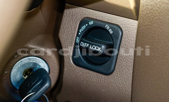 Acheter Import Voiture Toyota Land Cruiser Beige à Import - Dubai, Ali Sabieh Region Acheter Import Voiture Toyota Land Cruiser Beige à Import - Dubai, Ali Sabieh Region