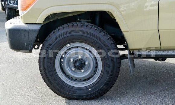 Acheter Import Voiture Toyota Land Cruiser Beige à Import - Dubai, Ali Sabieh Region Acheter Import Voiture Toyota Land Cruiser Beige à Import - Dubai, Ali Sabieh Region