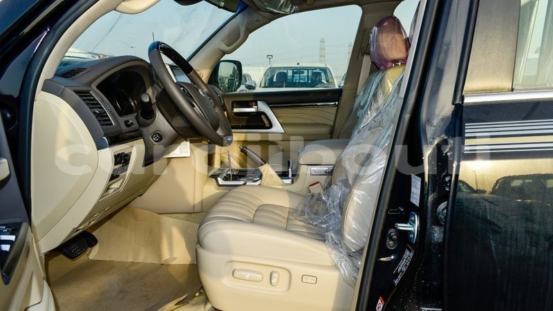 Big with watermark toyota land cruiser ali sabieh region import dubai 3186