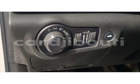 Acheter Import Voiture Chrysler 200 Blanc à Import - Dubai, Ali Sabieh Region Acheter Import Voiture Chrysler 200 Blanc à Import - Dubai, Ali Sabieh Region