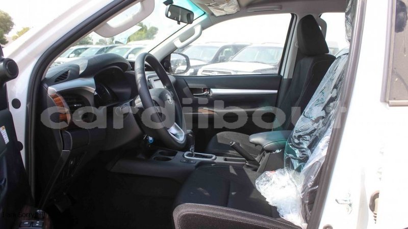 Big with watermark toyota hilux ali sabieh region import dubai 3196