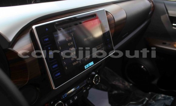 Acheter Import Voiture Toyota Hilux Blanc à Import - Dubai, Ali Sabieh Region Acheter Import Voiture Toyota Hilux Blanc à Import - Dubai, Ali Sabieh Region