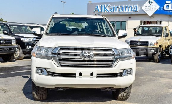 Acheter Import Voiture Toyota Land Cruiser Blanc à Import - Dubai, Ali Sabieh Region Acheter Import Voiture Toyota Land Cruiser Blanc à Import - Dubai, Ali Sabieh Region