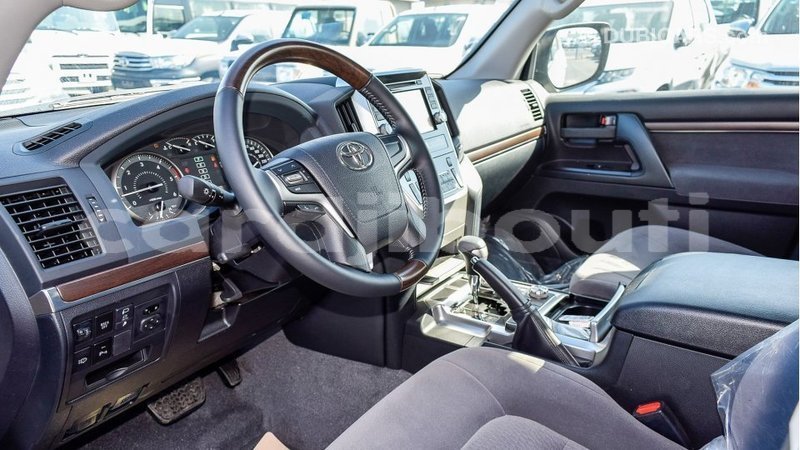 Big with watermark toyota land cruiser ali sabieh region import dubai 3197