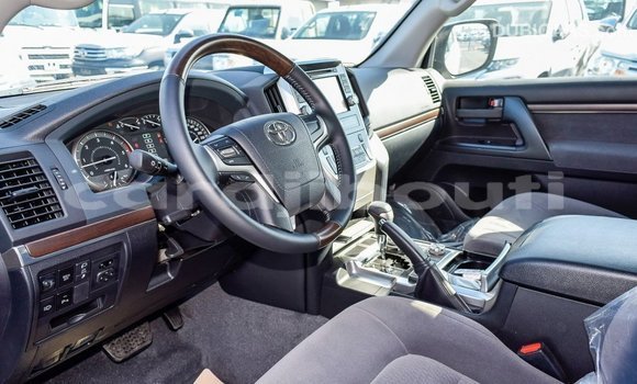 Acheter Import Voiture Toyota Land Cruiser Blanc à Import - Dubai, Ali Sabieh Region Acheter Import Voiture Toyota Land Cruiser Blanc à Import - Dubai, Ali Sabieh Region